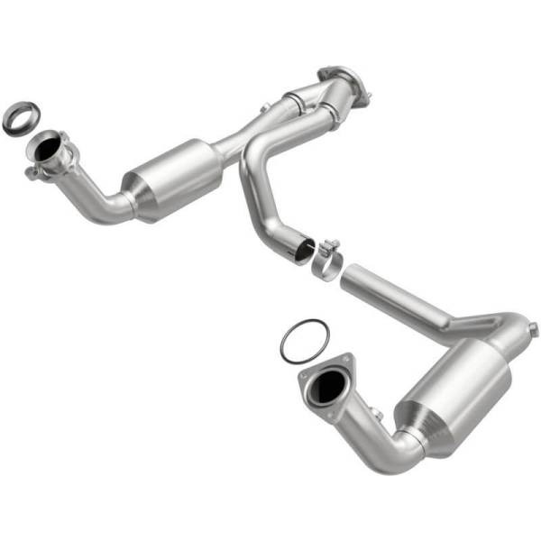 Magnaflow - MagnaFlow Conv Direct Fit OEM 2005 GMC Sierra/Chevrolet Silverado 1500/Cadillac Escalade Underbody - 4551419