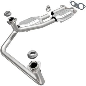 MagnaFlow Converter Direct Fit California Grade 96-00 GM Tahoe/Yukon/Escalade 5.7L - 4451453