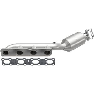 MagnaFlow Direct-Fit SS Catalytic Converter 04-06 Nissan Titan 5.6L V8 (California) - 4451501