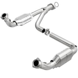 MagnaFlow Conv DF 07-09 Chevrolet/GMC Silverado/Sierra 2500 HD 6.0L Y-Pipe Assembly excludes Classic - 49644